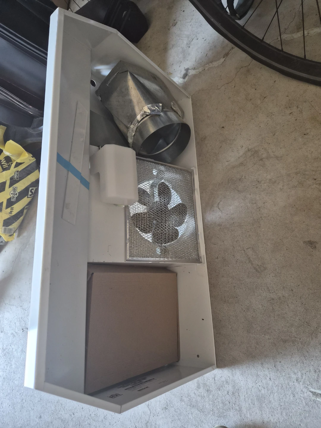 White Range Hood with Fan and Ducting