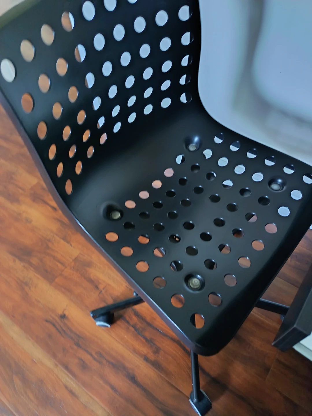 IKEA MICKE Desk with Hutch and SNILLE Swivel Chair - photo 4