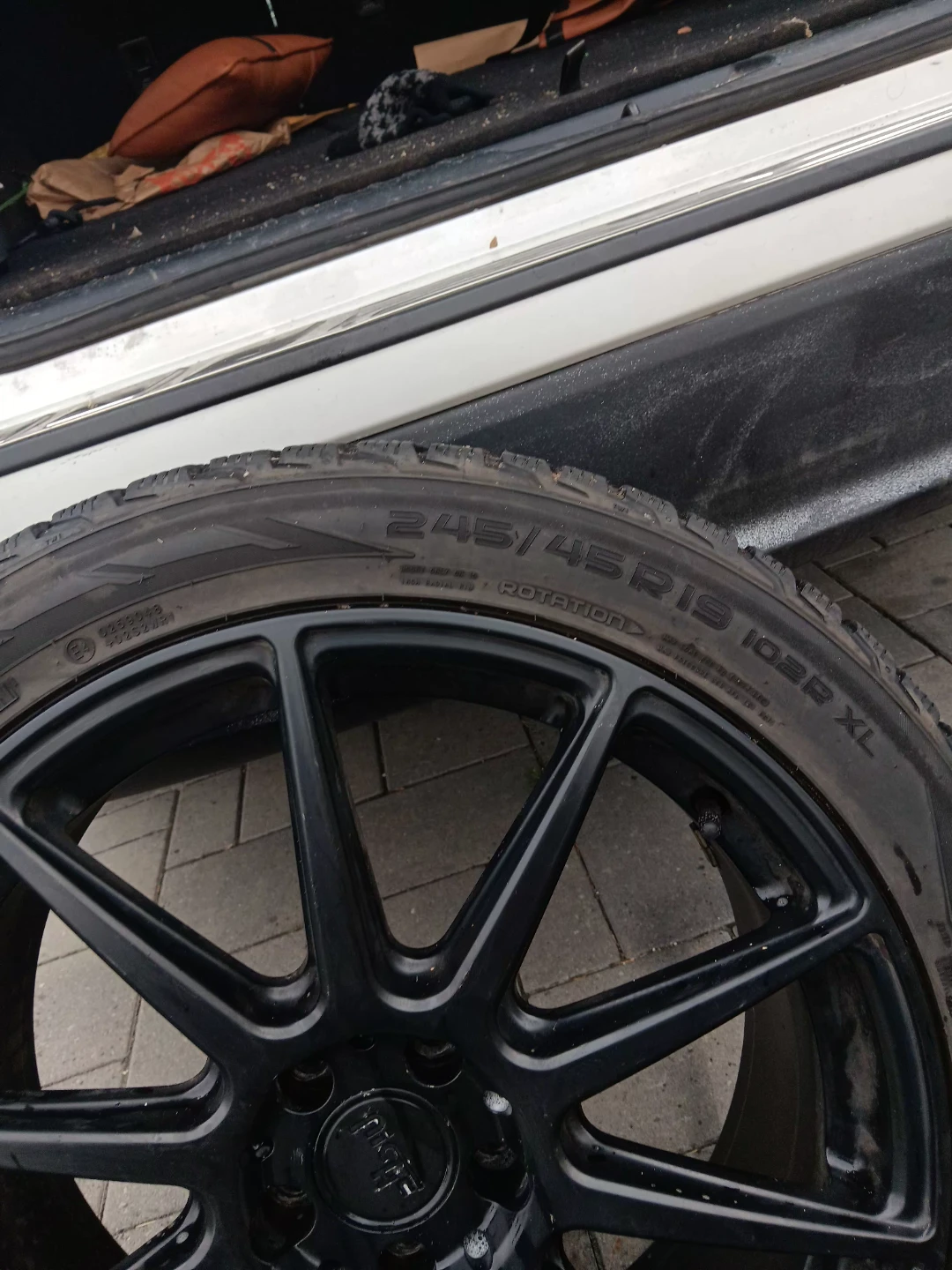 Tire - photo 2