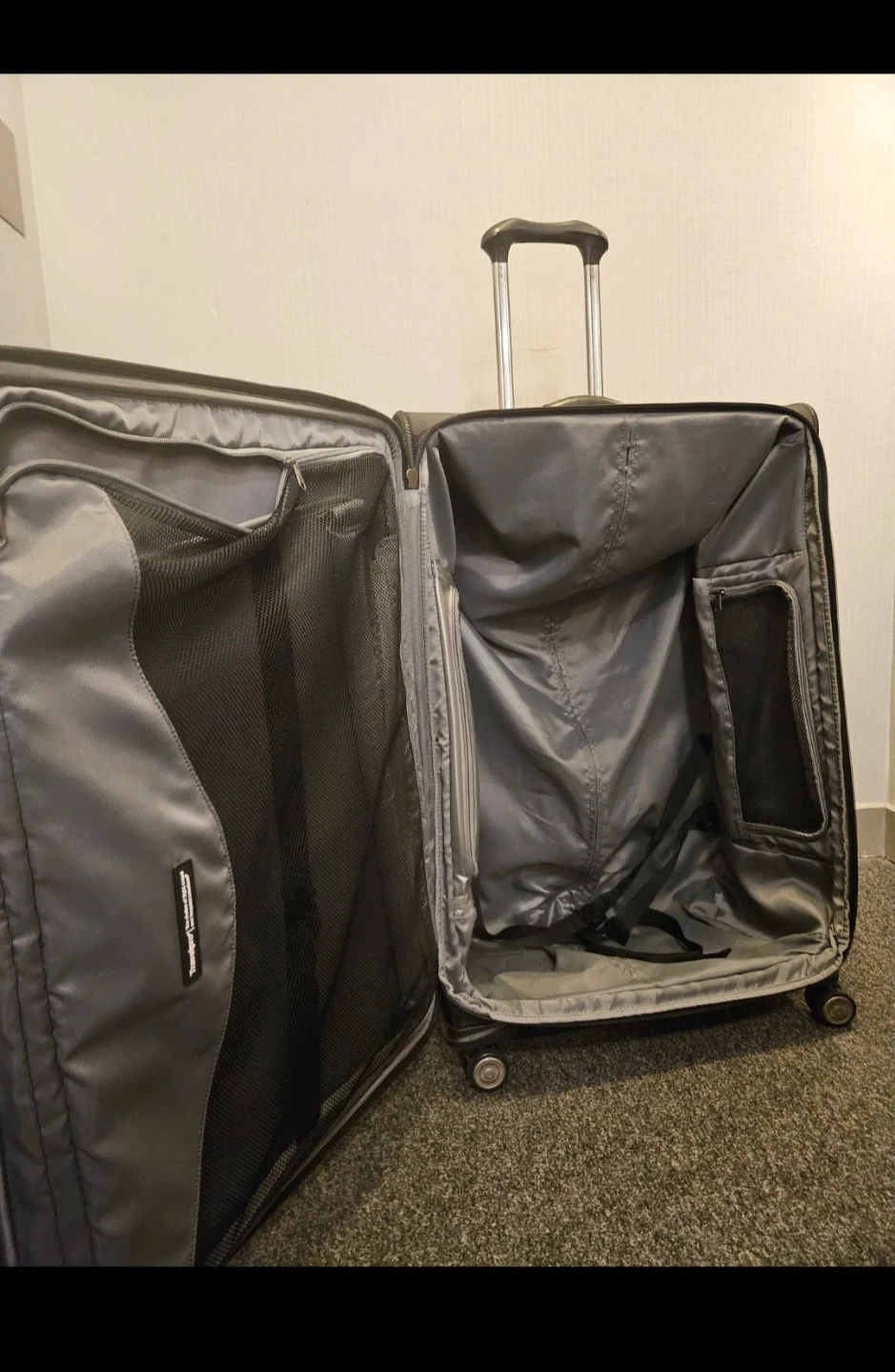 Travelpro Black Suitcase Luggage - photo 2