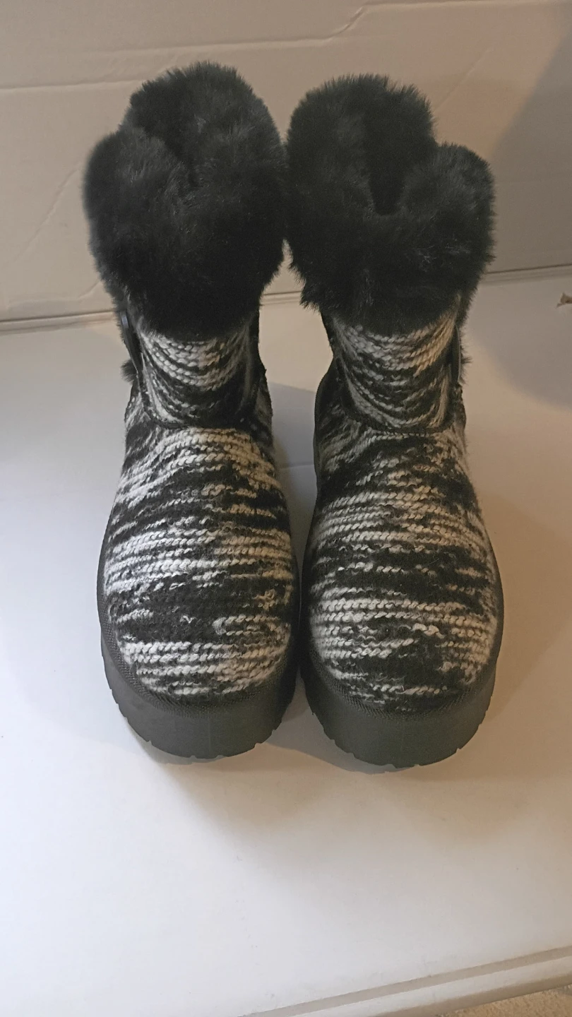 Black and White Knit Ugg-style Boots - photo 2