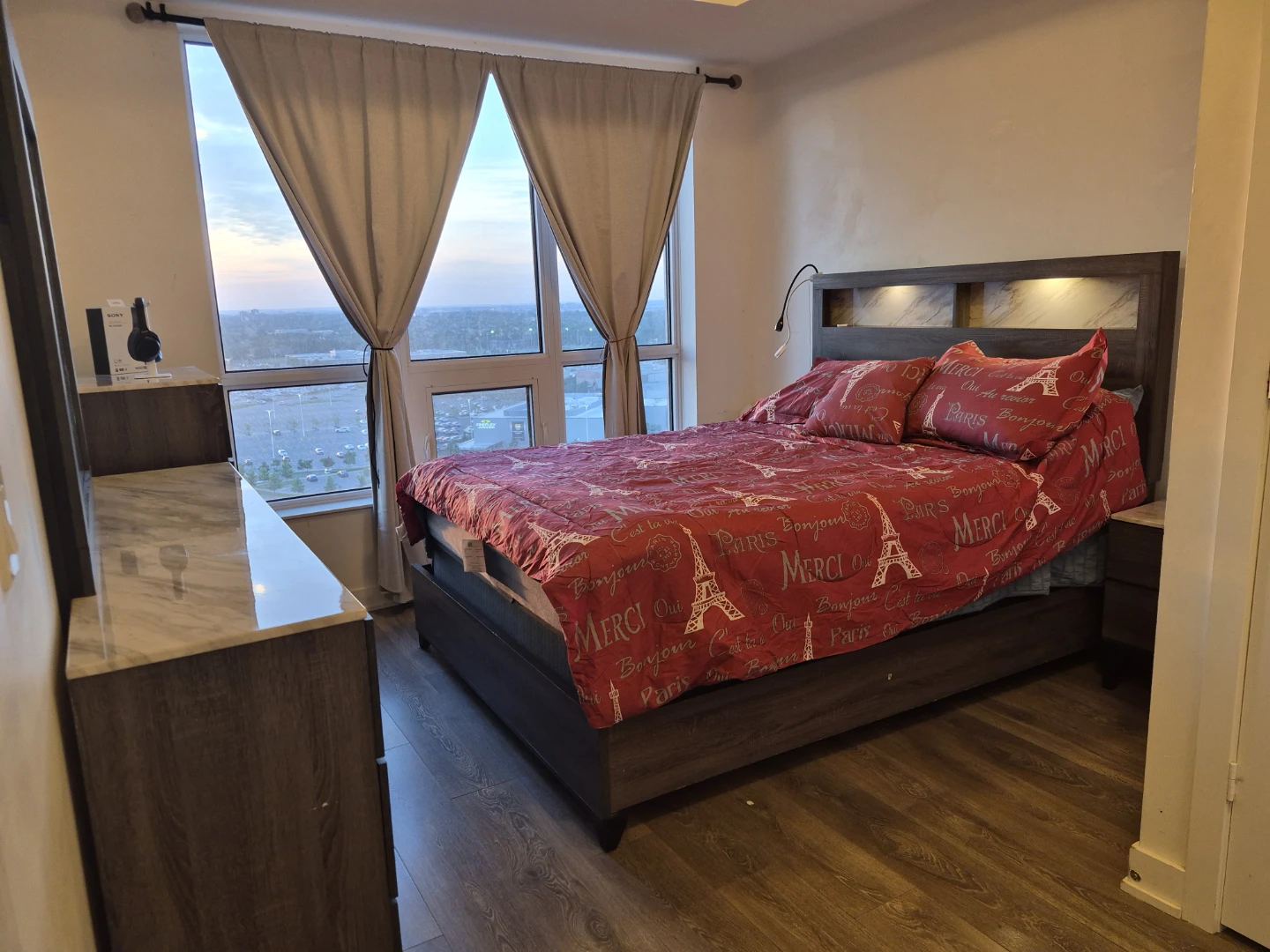 Furniture ( 5 piece  bedroom  set) moving  sale