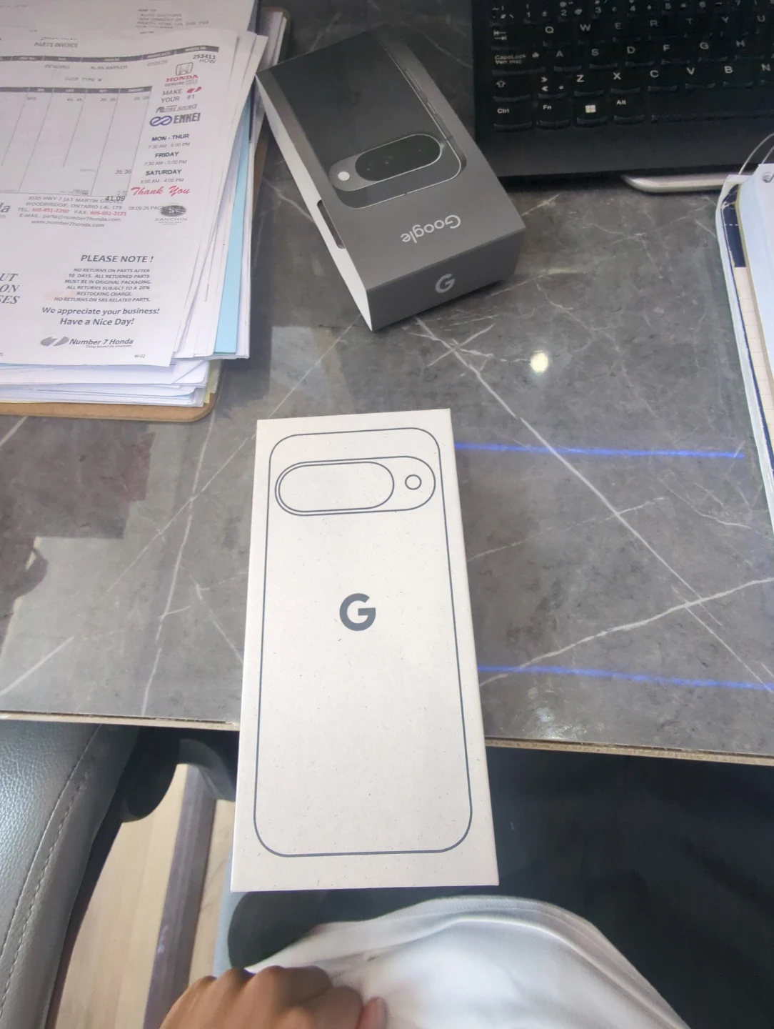 Google Pixel 10 BRAND NEW - photo 3
