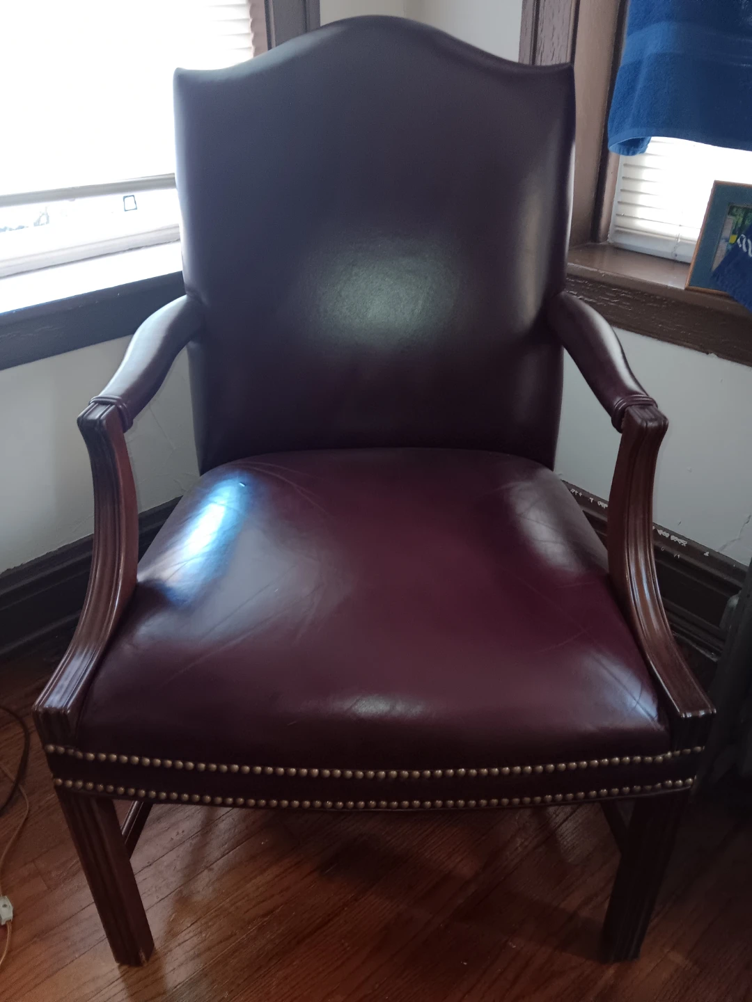 Dark Red Leather Armchair - photo 2