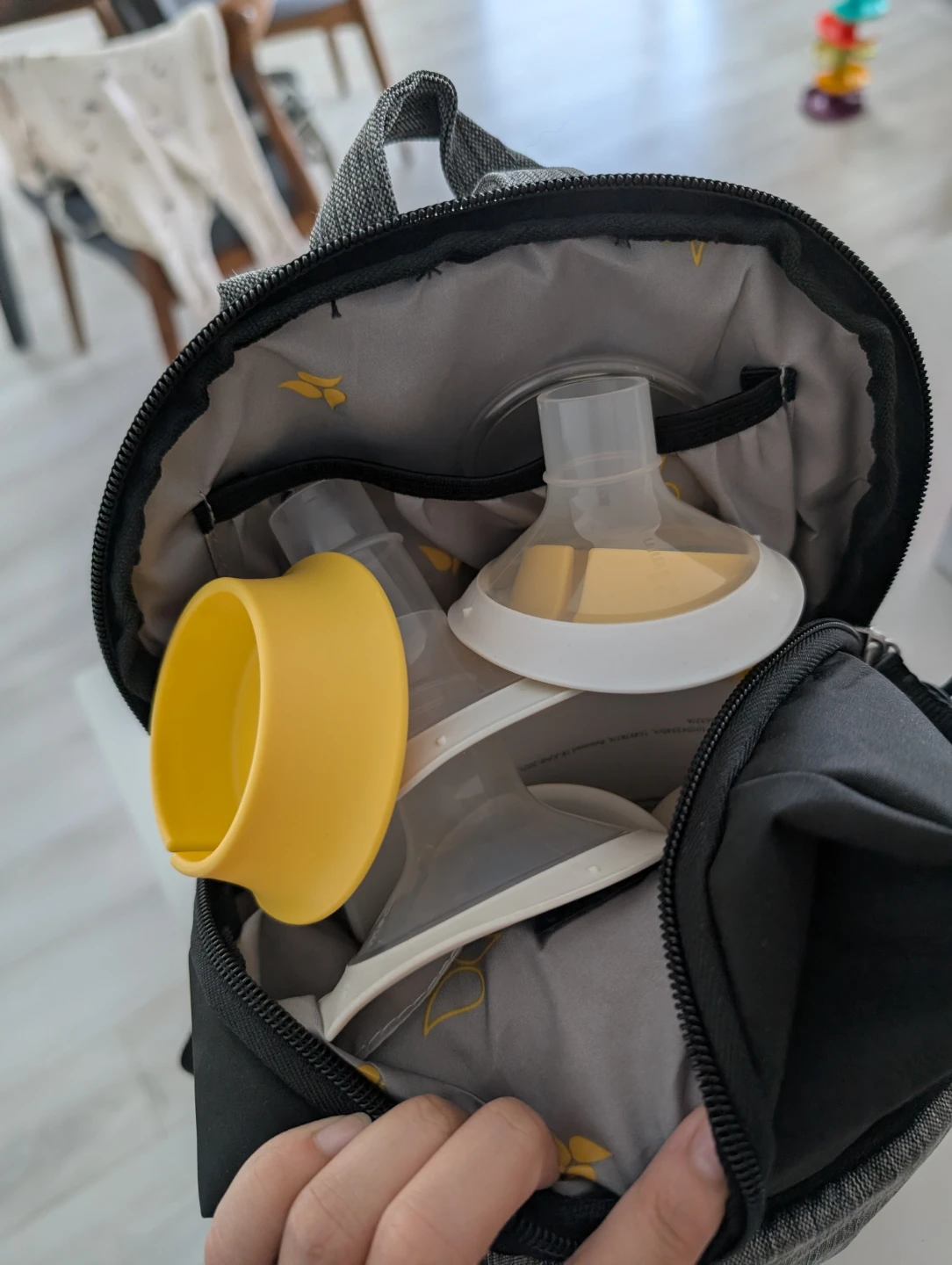 Medela Swing Maxi Electric Double Breast Pump with Bag - photo 2