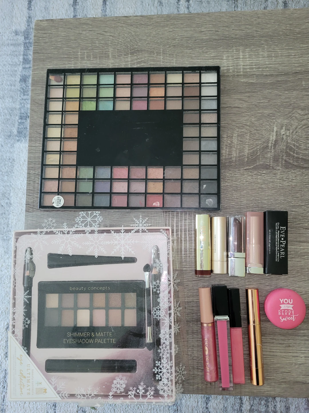 Beauty Concepts Shimmer & Matte Eyeshadow Palette & Makeup Set