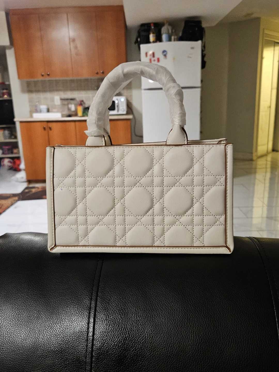 White Quilted Handbag with Gold Charm - photo 2