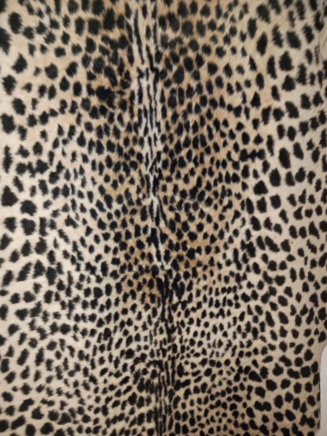 Favorite Leopard Print Faux Fur Rug CLEAN & smoke-free - photo 2