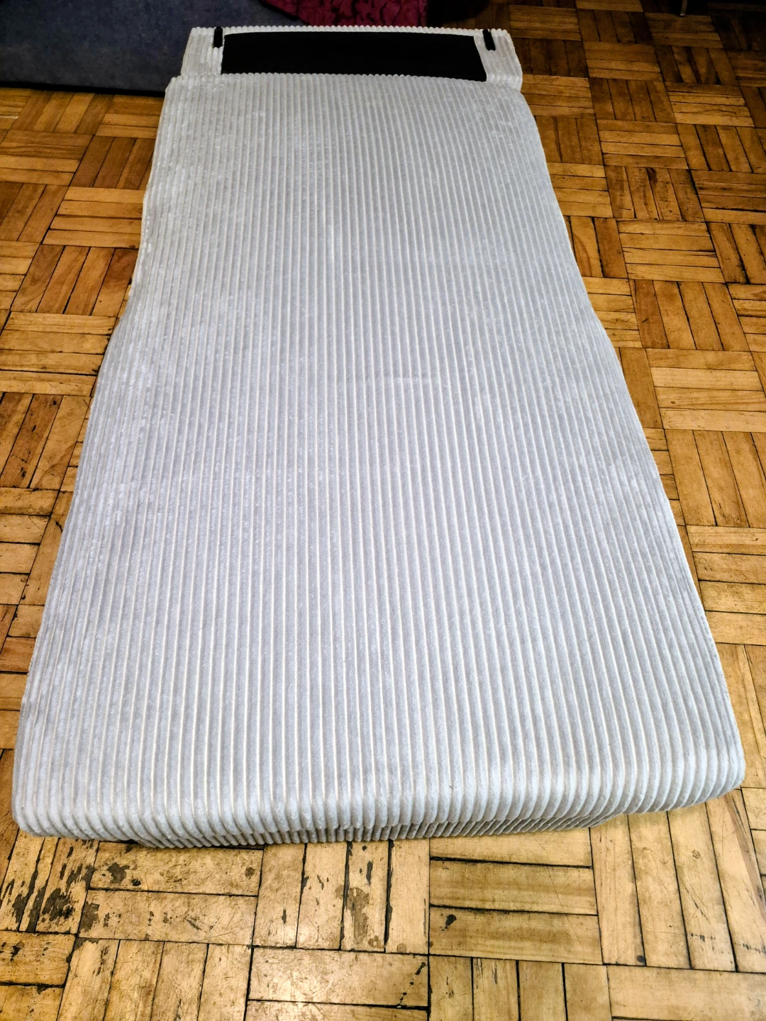 BN)Grey Corduroy Lounge Chair with Pillows