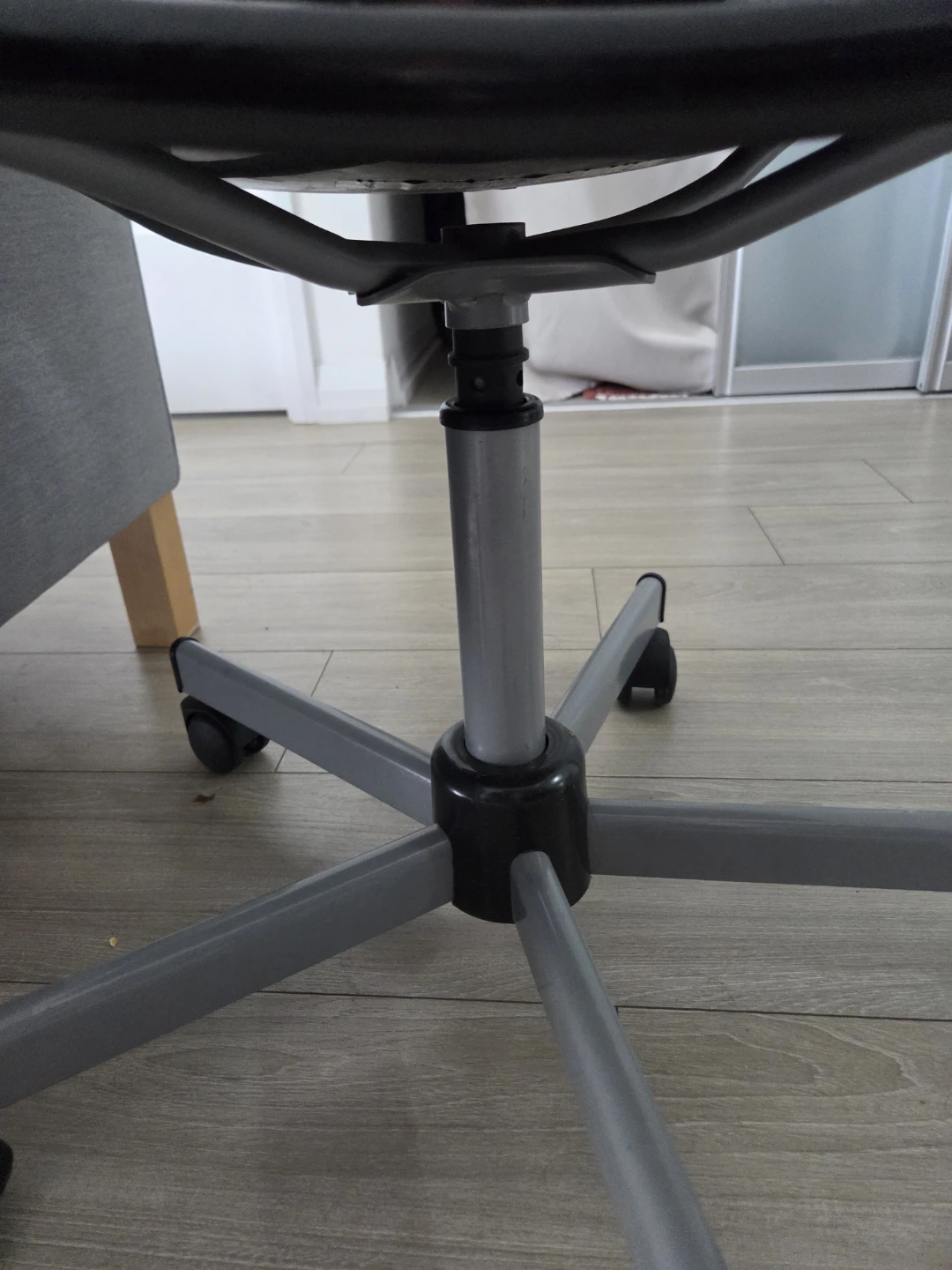 Black Swivel Office Chair - photo 4