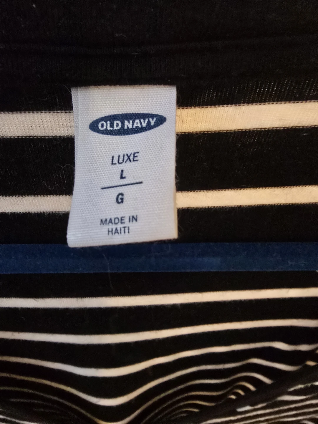Old Navy Luxe Striped V-Neck T-Shirt - Size L - photo 2