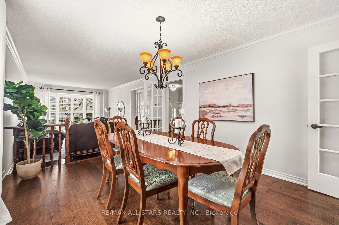 Knechtel Quality Furniture Dining Set with Hutch