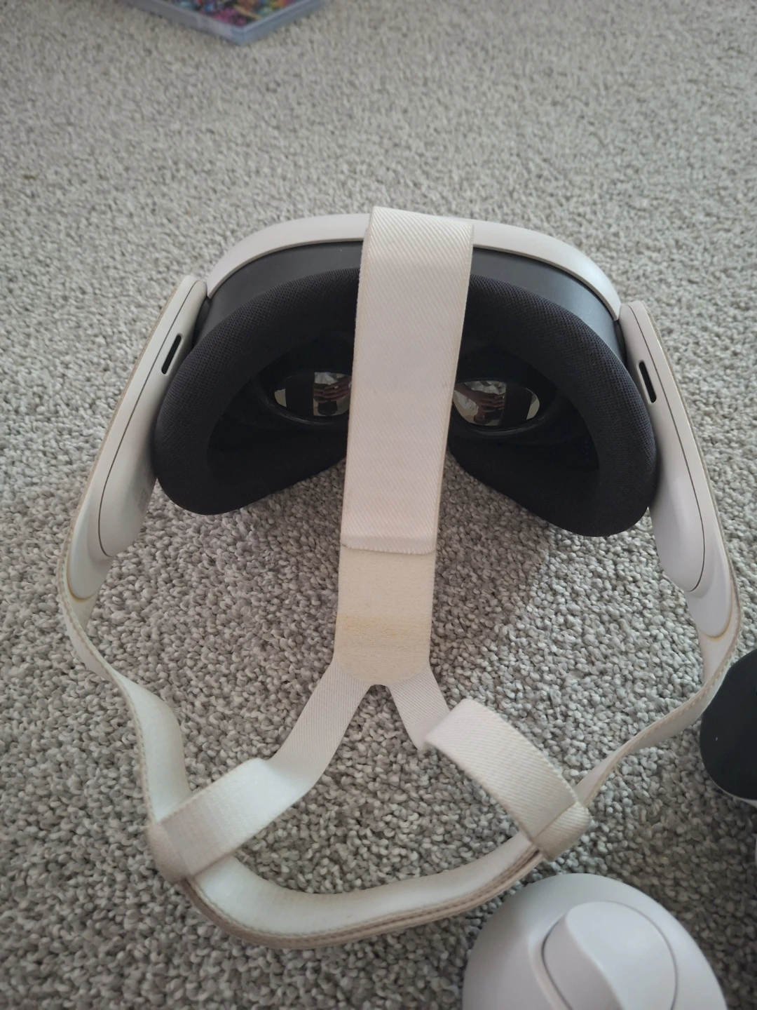 Meta Quest 2 VR Headset with Controllers - photo 4