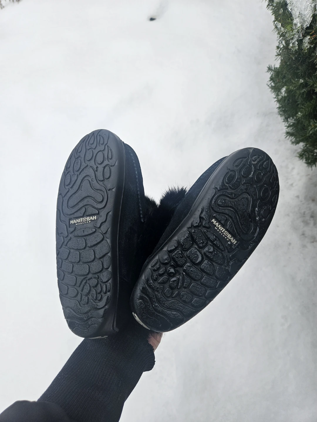 Manitobah Mukluks Black Suede Fur Boots ( size Y1 ) - photo 2