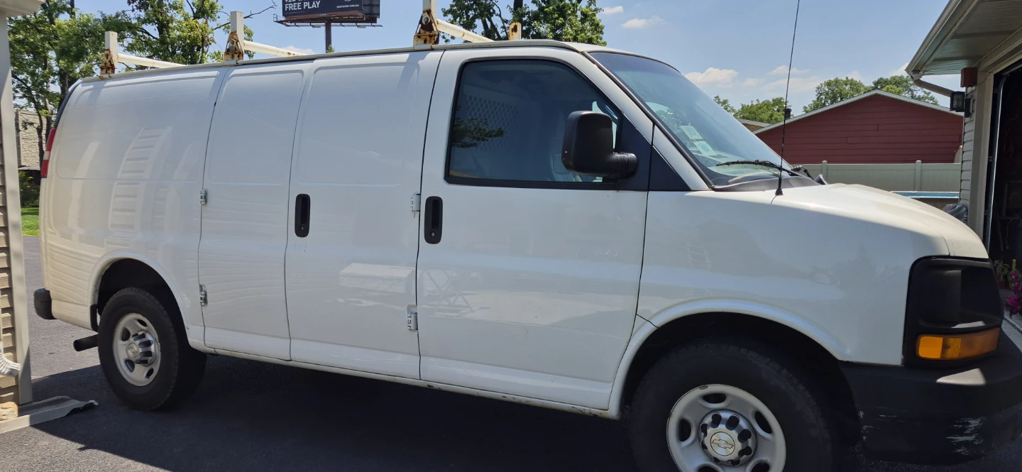 2017 Chevrolet Express g2500 cargo van - photo 3