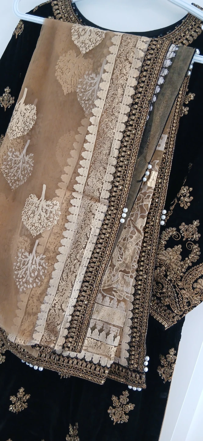 Black Velvet Kurti with Gold Embroidery. Just worn once - photo 2