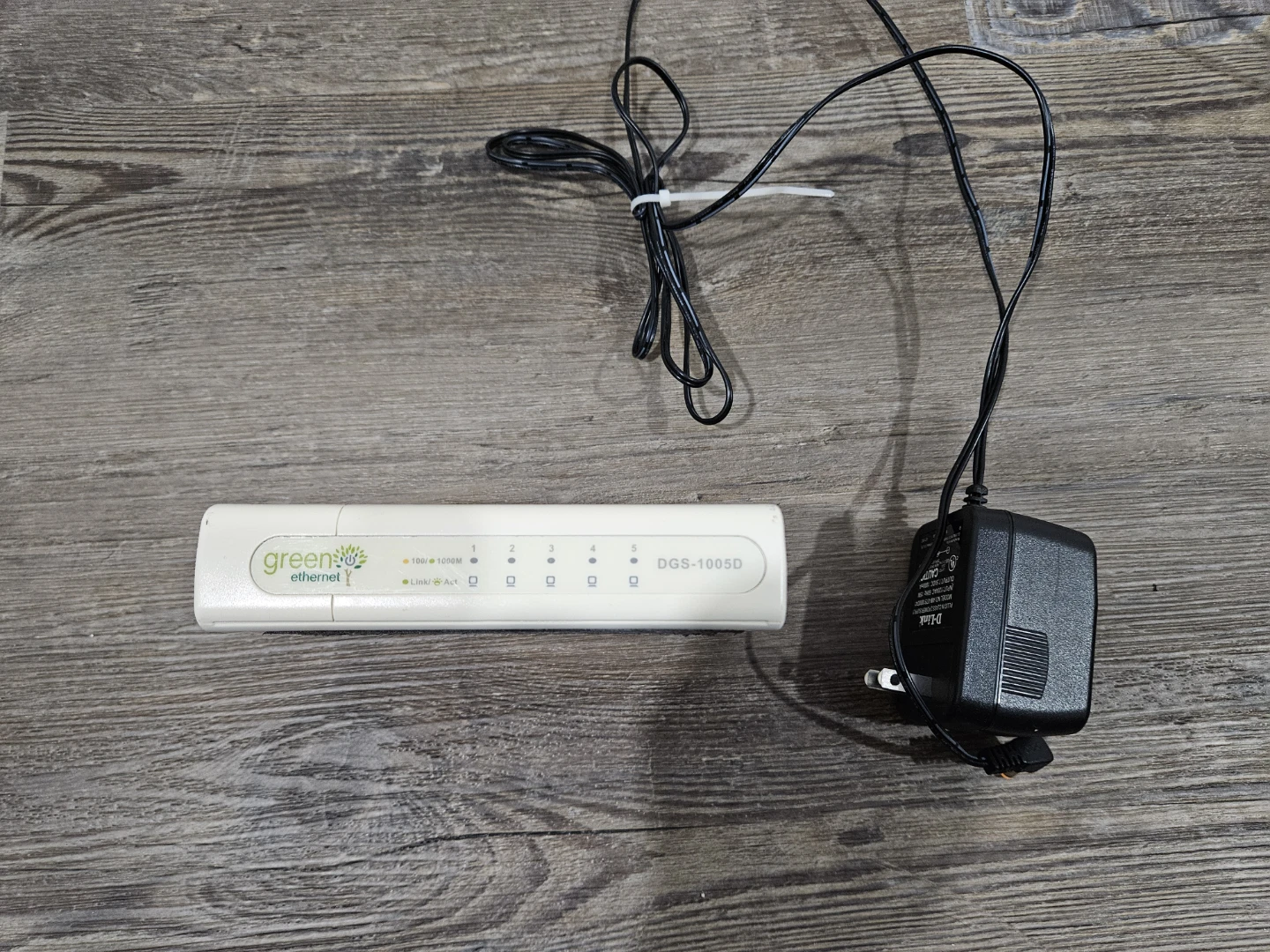 D-Link DGS-1005D 5-Port Gigabit Ethernet Switch - photo 2