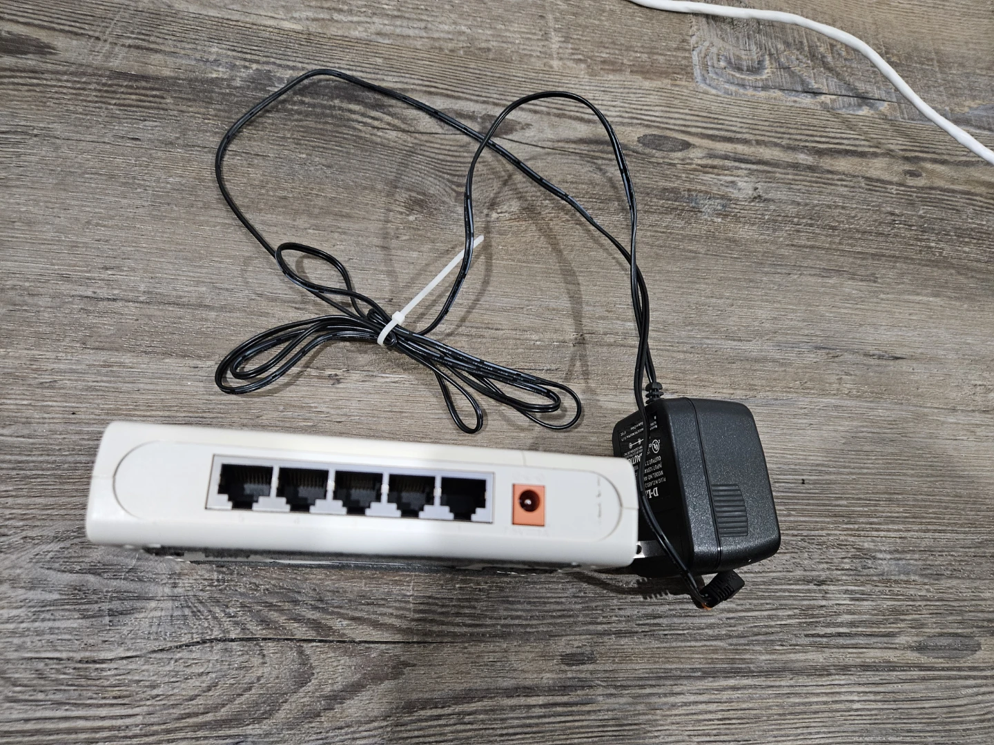 D-Link DGS-1005D 5-Port Gigabit Ethernet Switch - photo 3