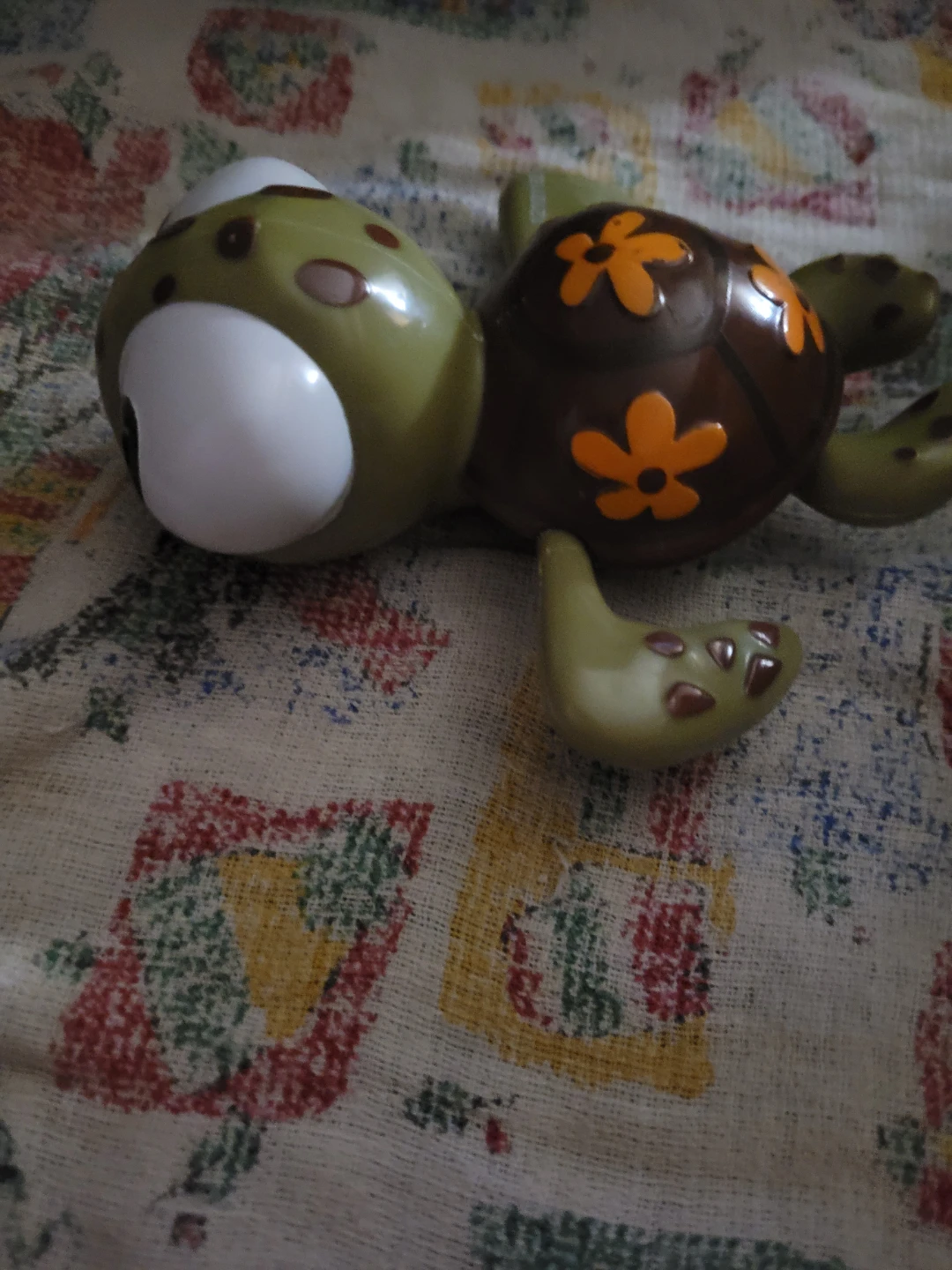 Disney Pixar Finding Nemo Turtle Squirt plastic Figure