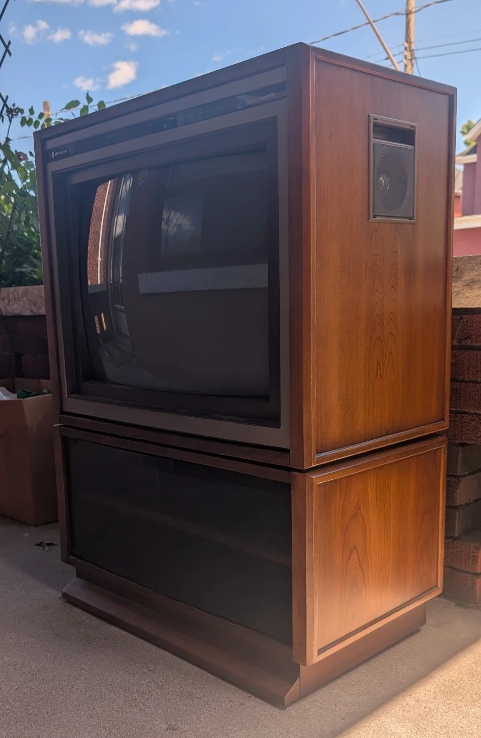 Hitachi Woodgrain CRT TV