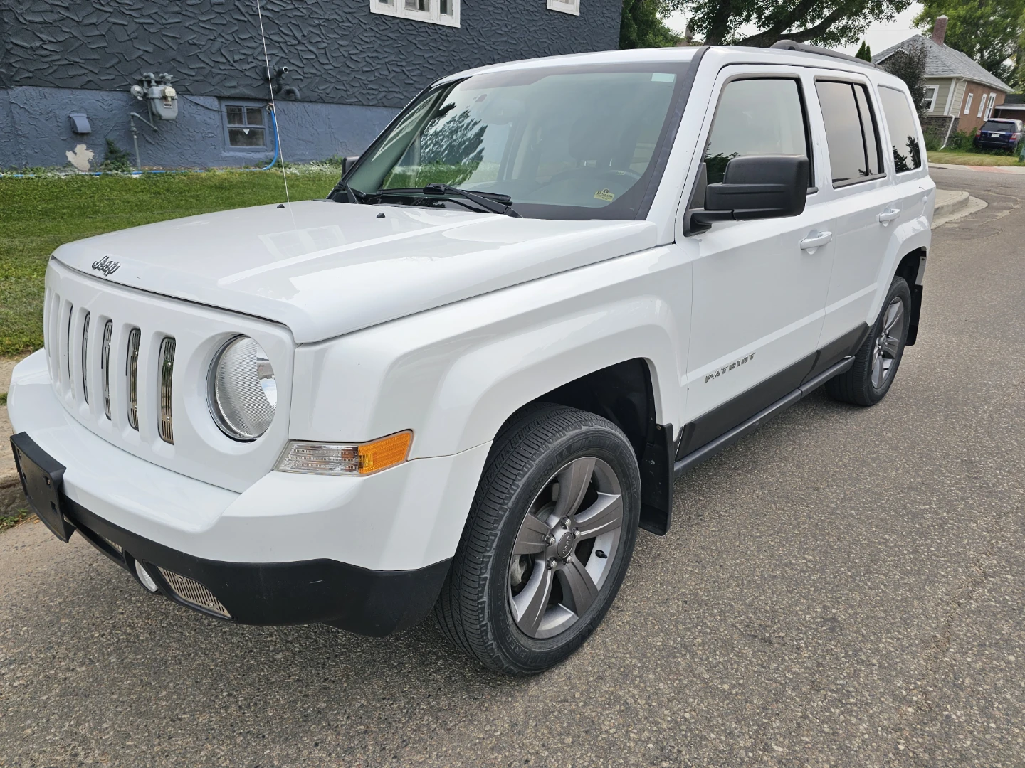 2015 White Jeep Patriot SUV - photo 3