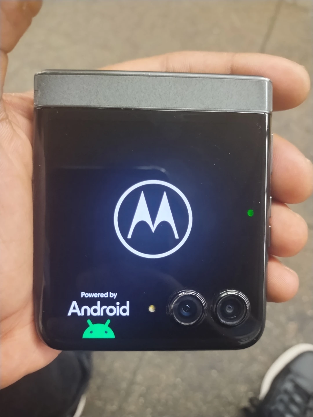 Motorola Razr Flip Phone - photo 3