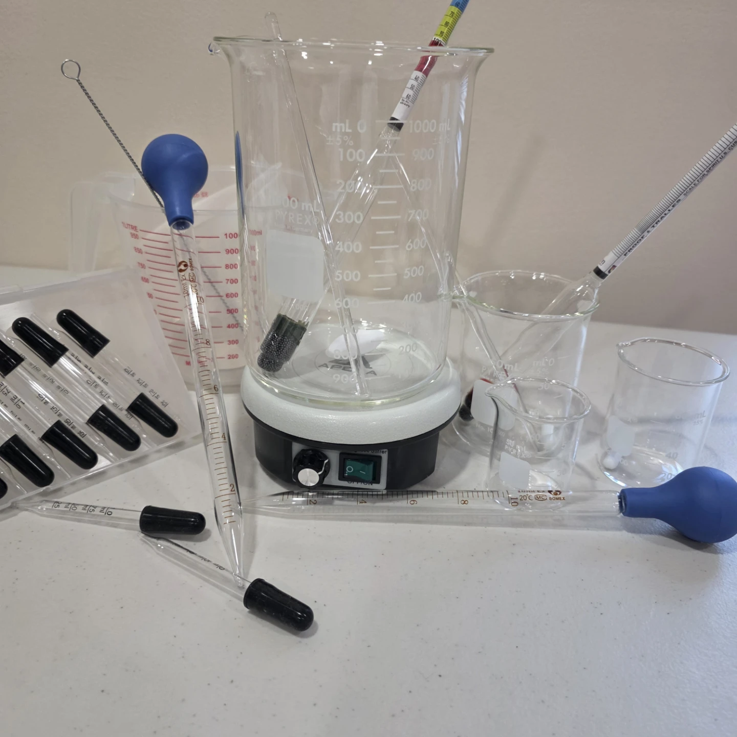APERA Lab Stirrer with Glassware Set