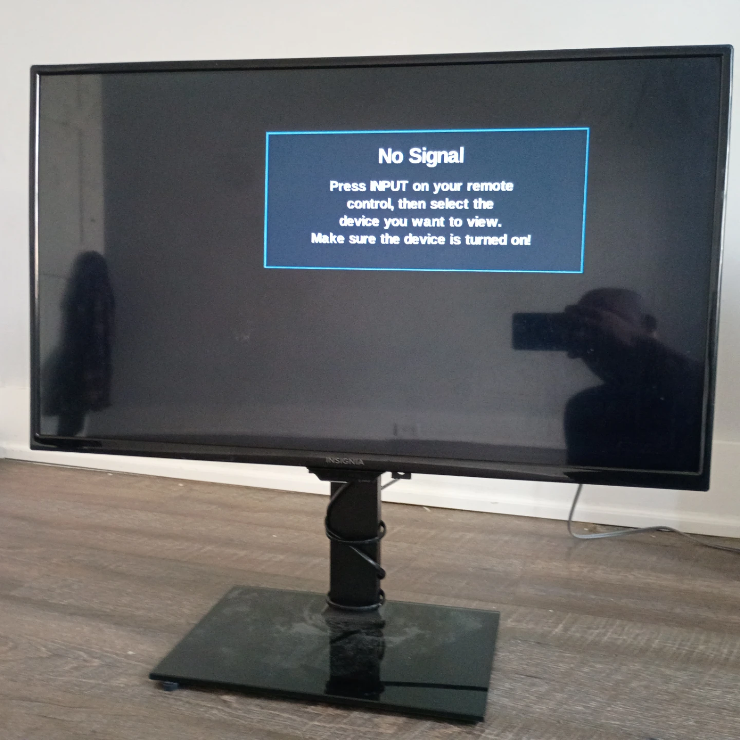 Insignia 32" Flat Screen TV With Detachable TV Stand