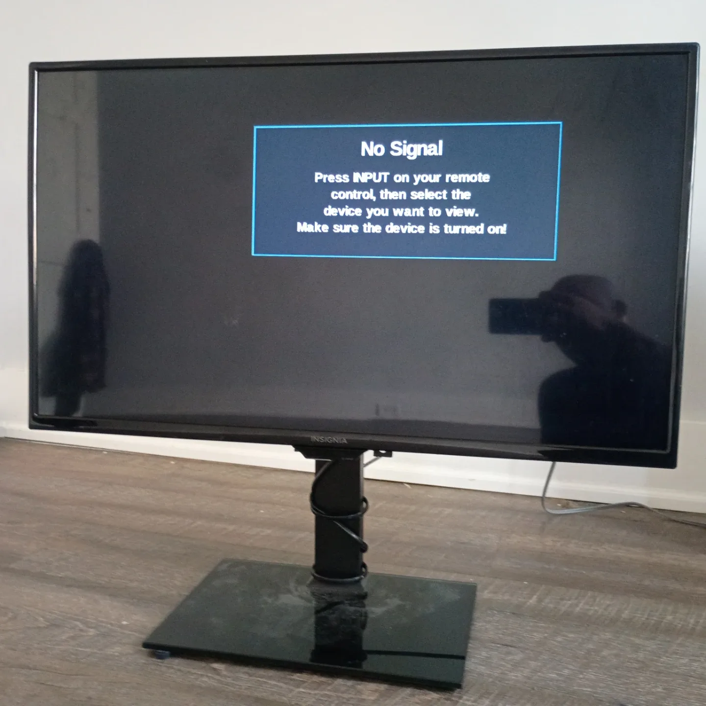 Insignia 32" Flat Screen TV With Detachable TV Stand