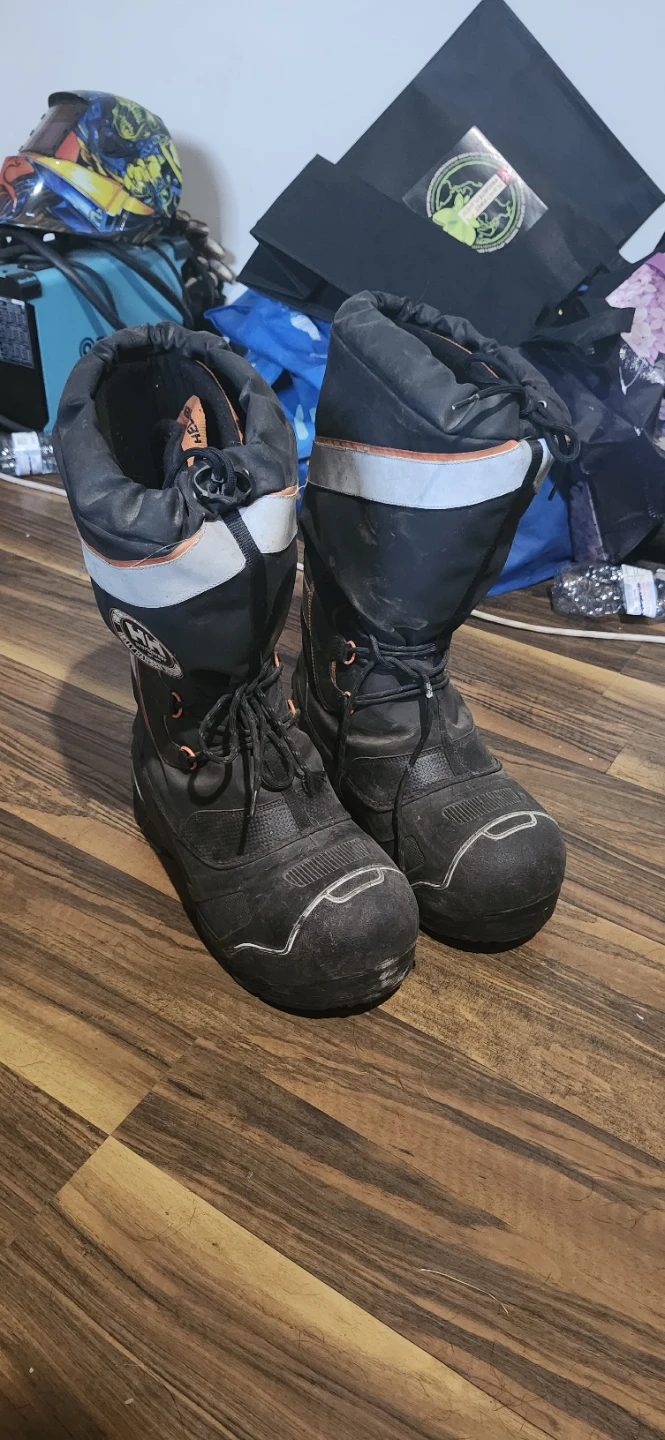 Helly Hansen Winter work/snowmobiling bootz