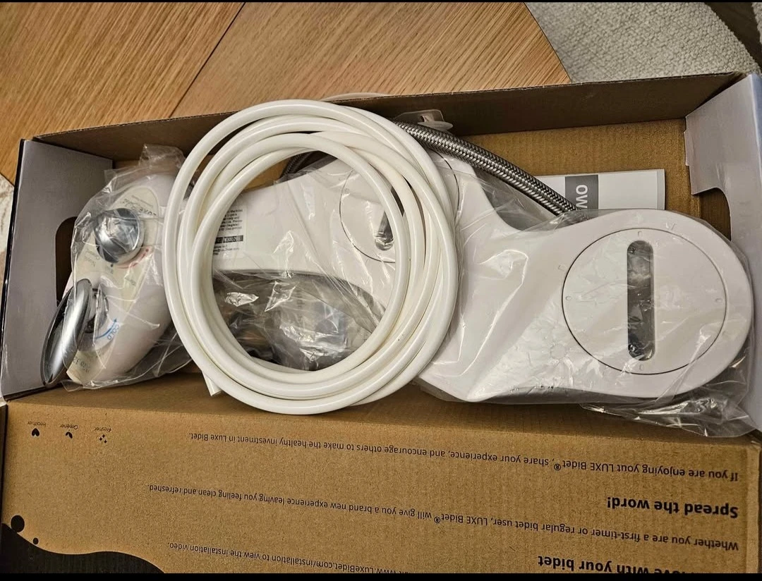 LUXE Bidet Neo 320 - Almost New in Box - photo 3
