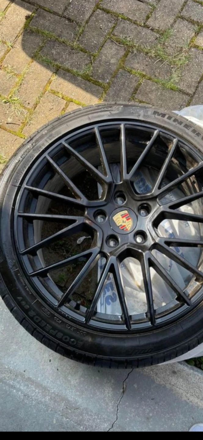 Porsche Cayenne Alloy Wheela and tires