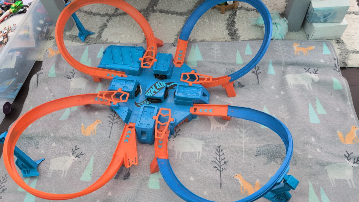 Hot Wheels Track Builder Spiral Stack Playset