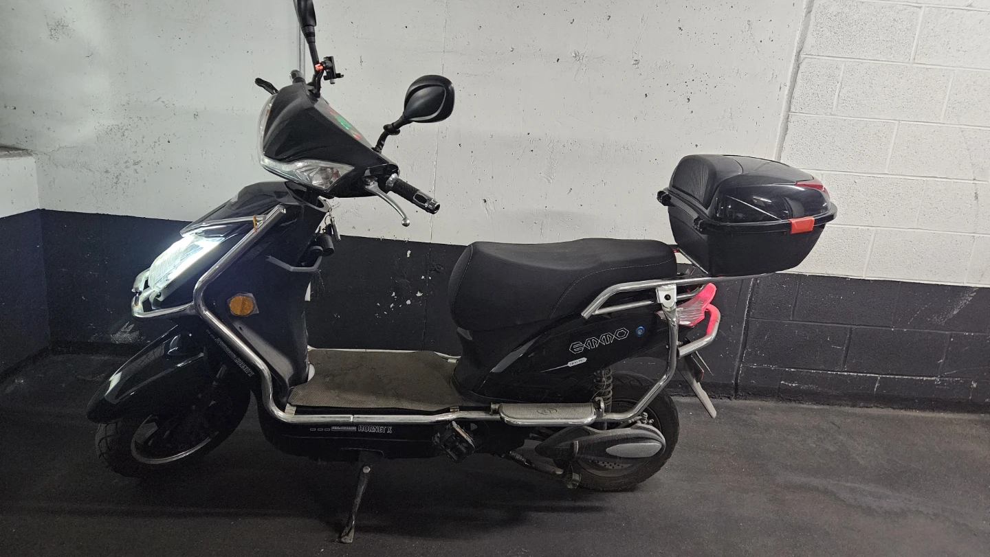 🛵 Emmo Hornet X Lithium E-Scooter + FREE Helmet & Cover!