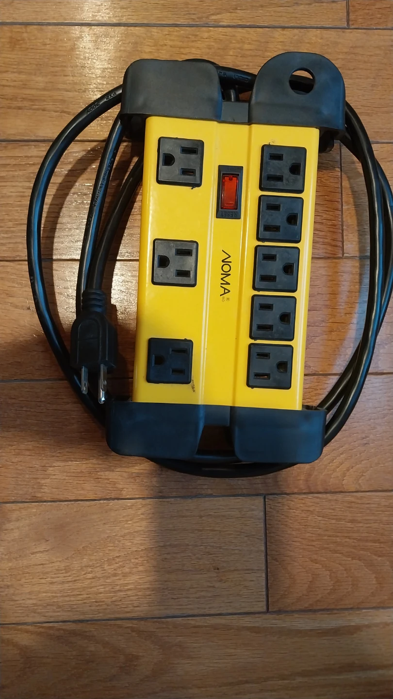 NOMA 8-Outlet Power Bar with Reset