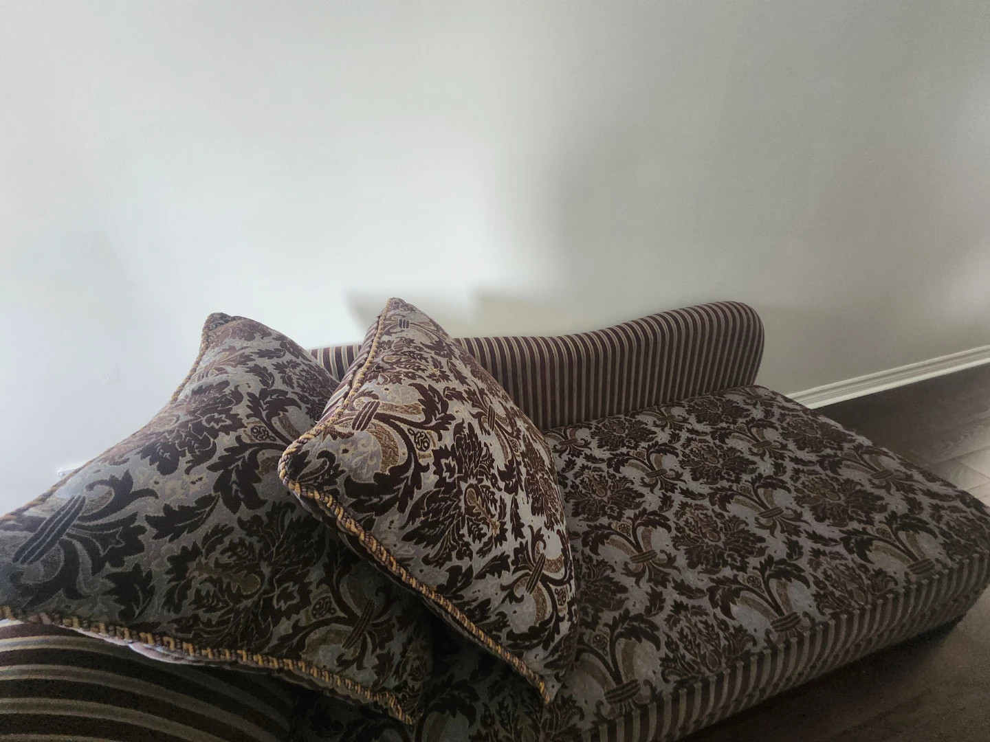 Vintage Damask & Stripe Chaise Lounge Daybed