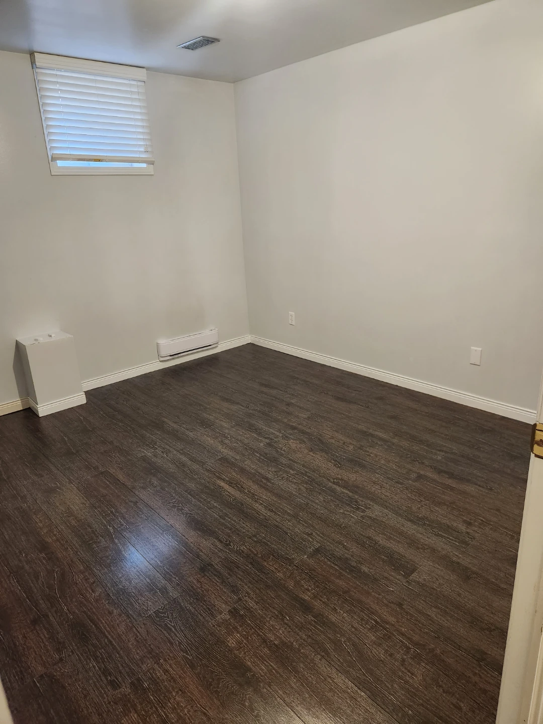 1 Bedroom Basement Apartment For Rent - photo 4