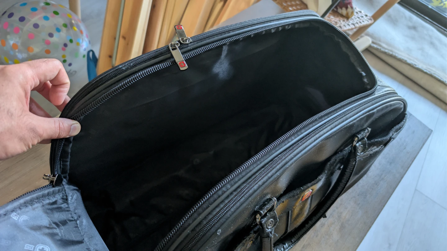 Swiss Gear Black Rolling Duffel Bag - photo 4