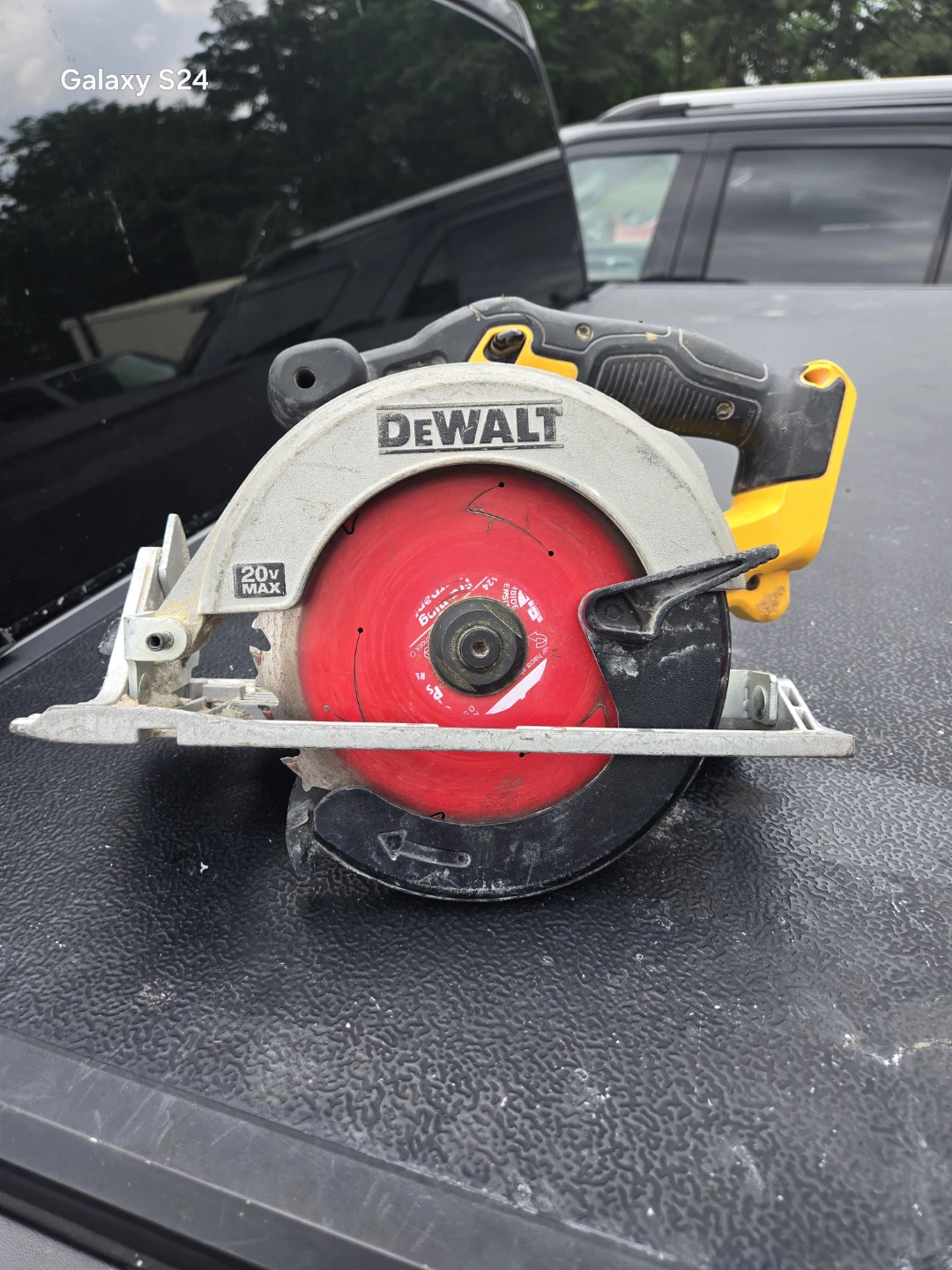 DEWALT 20V MAX Circular Saw - photo 2