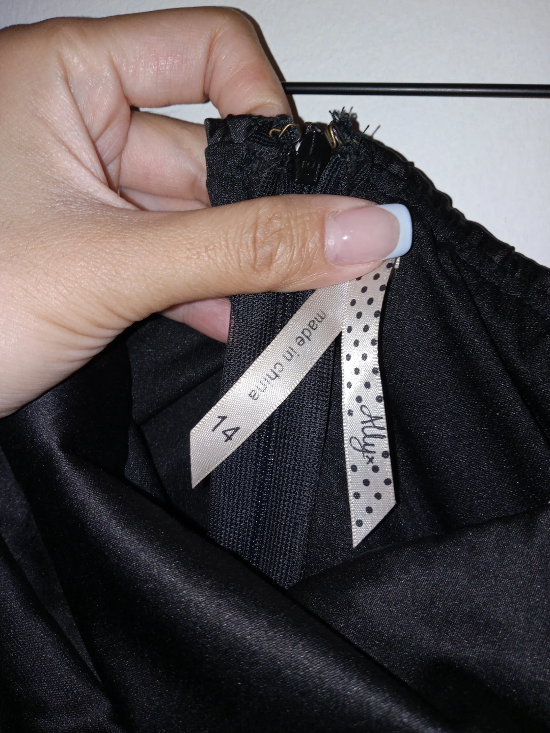 Black strapless dress with bow detail - photo 4