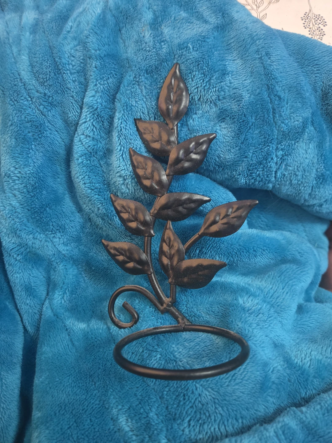 Set of 2 Metal Leaf Candle Holders - photo 3