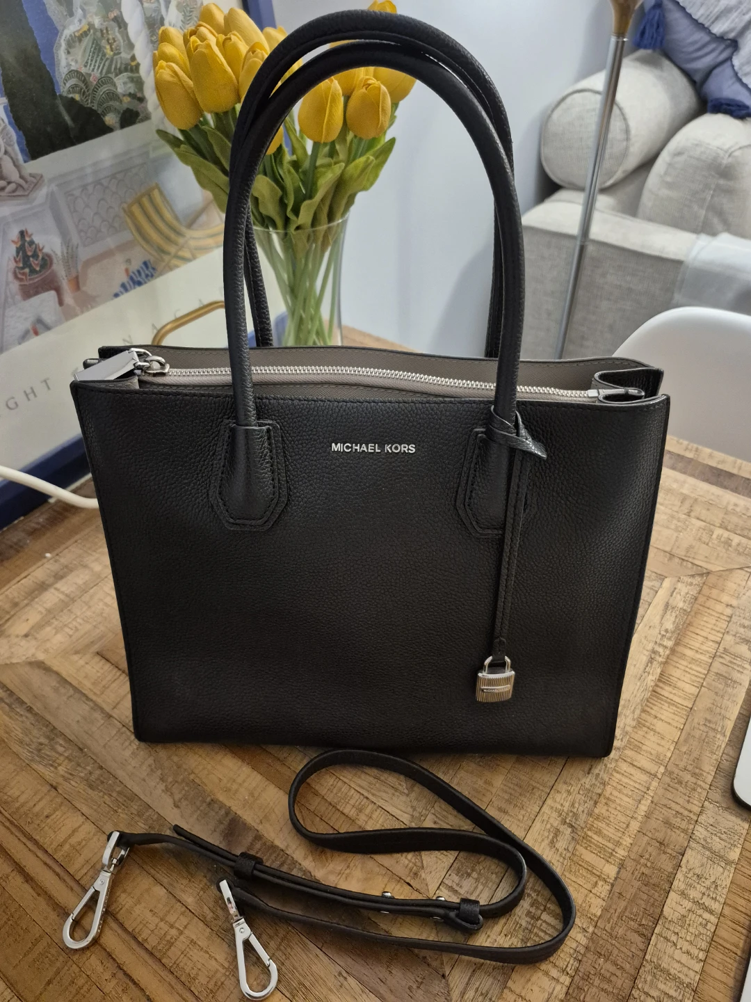Michael Kors Black Leather Tote Bag - photo 2