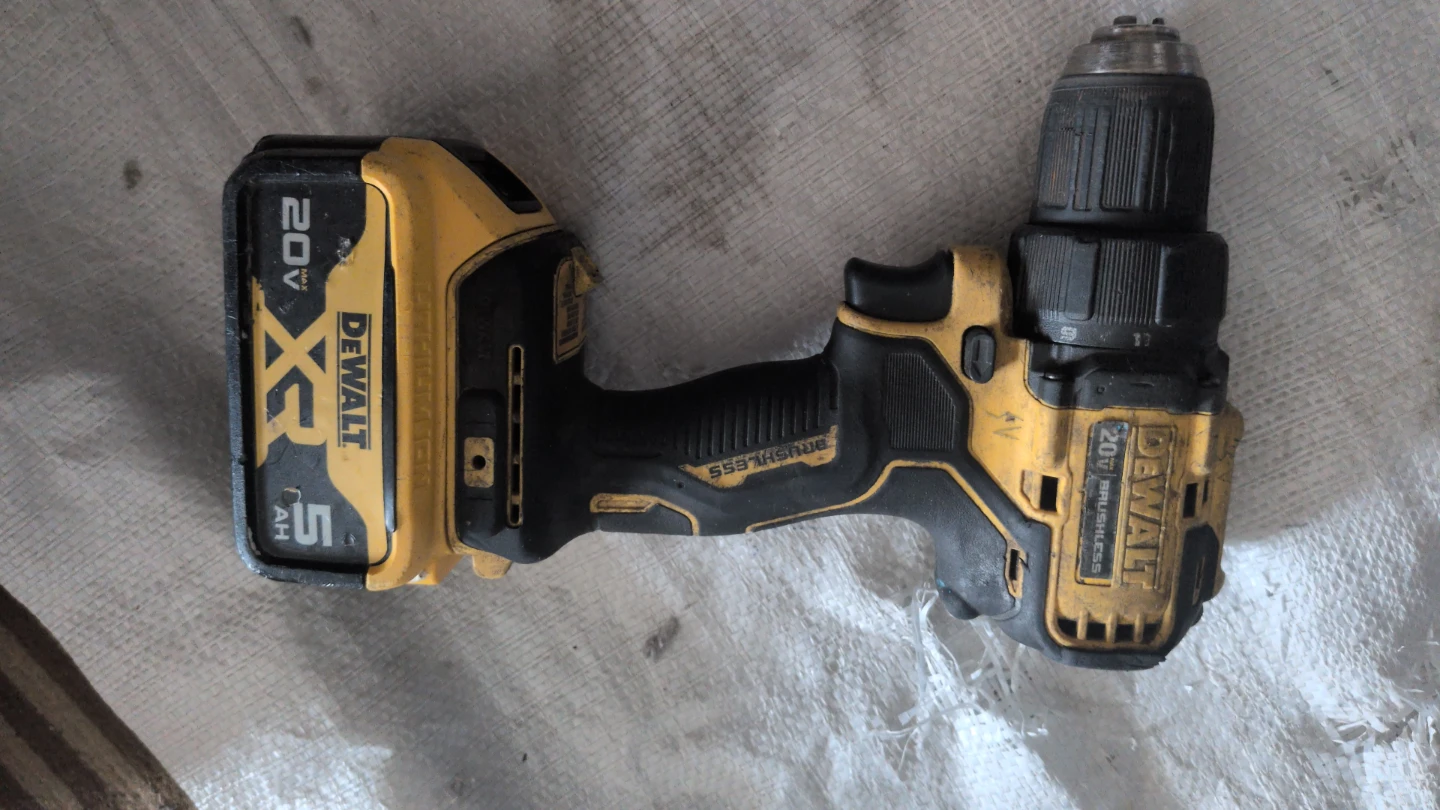 DeWalt 20V Cordless Drill, Impact Driver, Sander Combo Kit - photo 4
