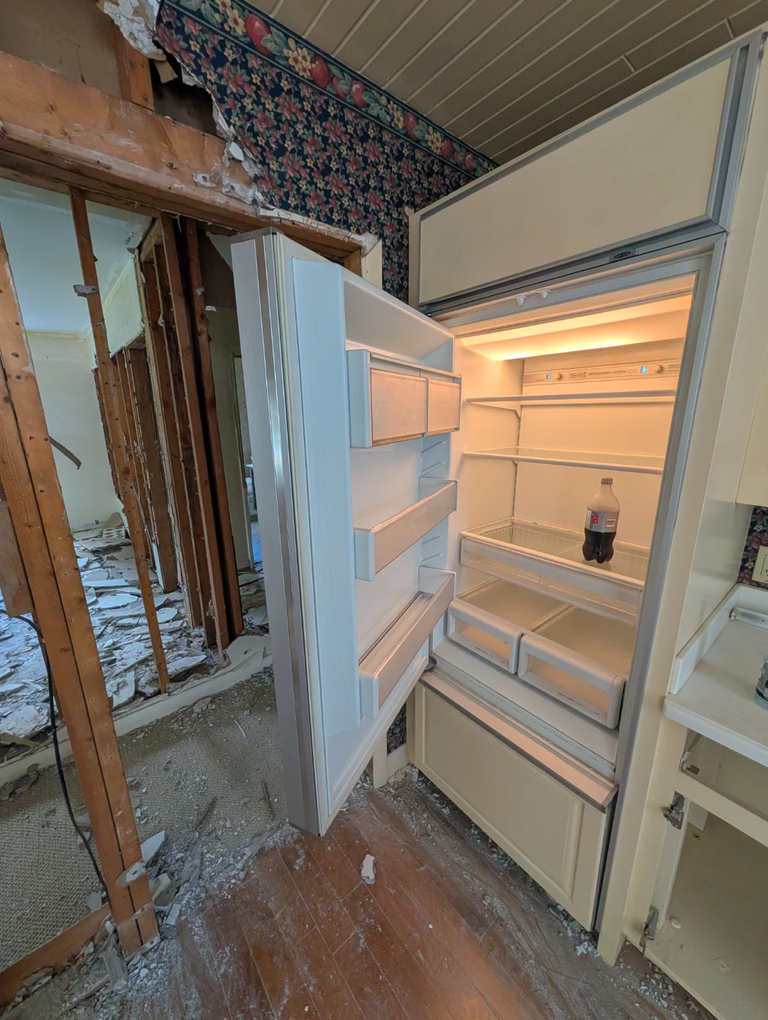Sub-Zero Refrigerator - photo 4
