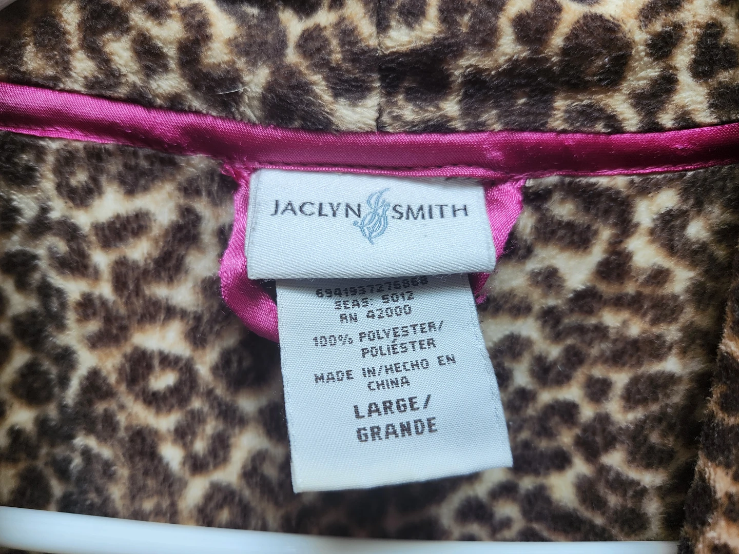 Jaclyn Smith 🐆 leopard Print Fleece Robe 🛀 - photo 2