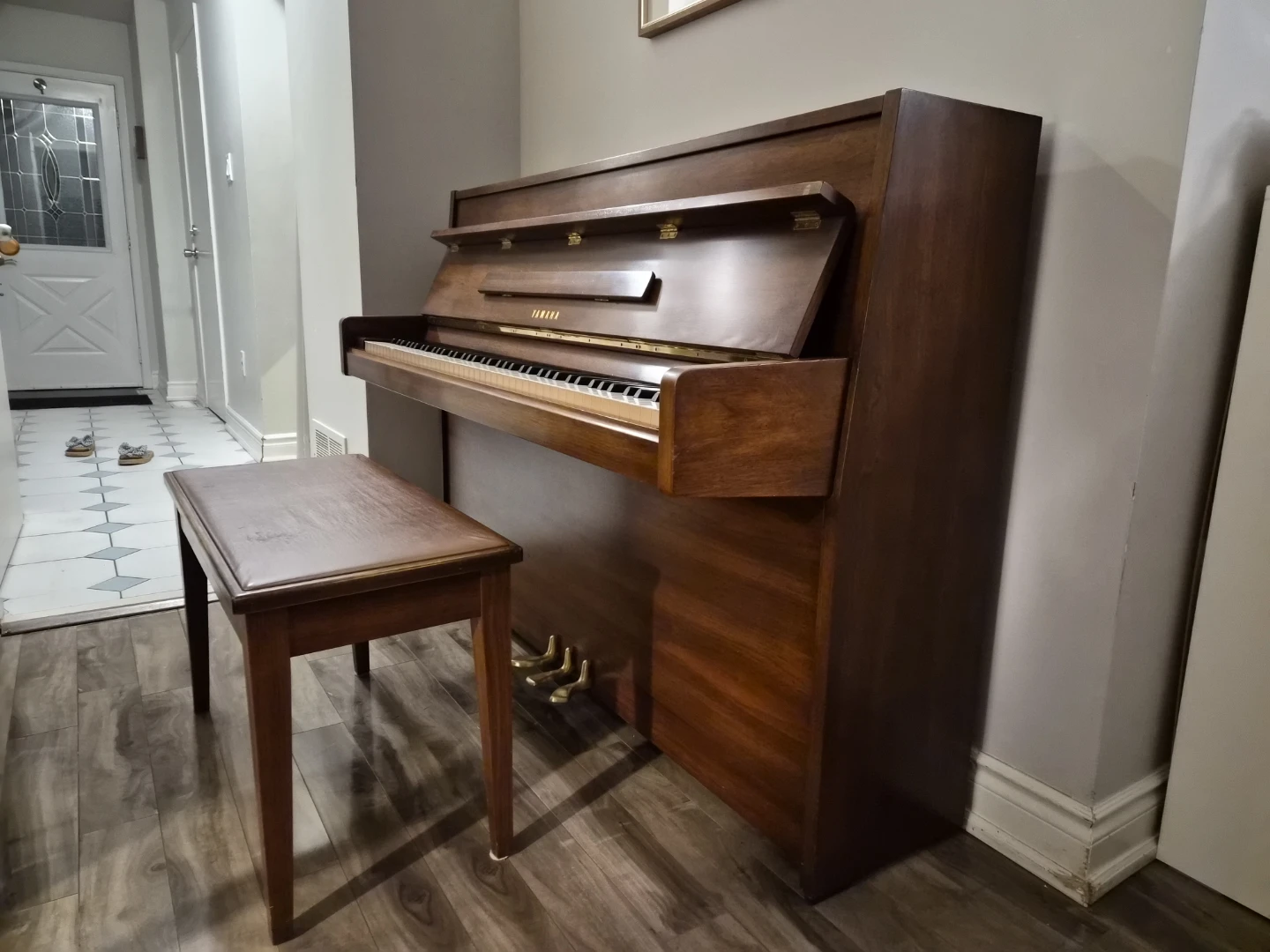 YAMAHA UPRIGHT PIANO