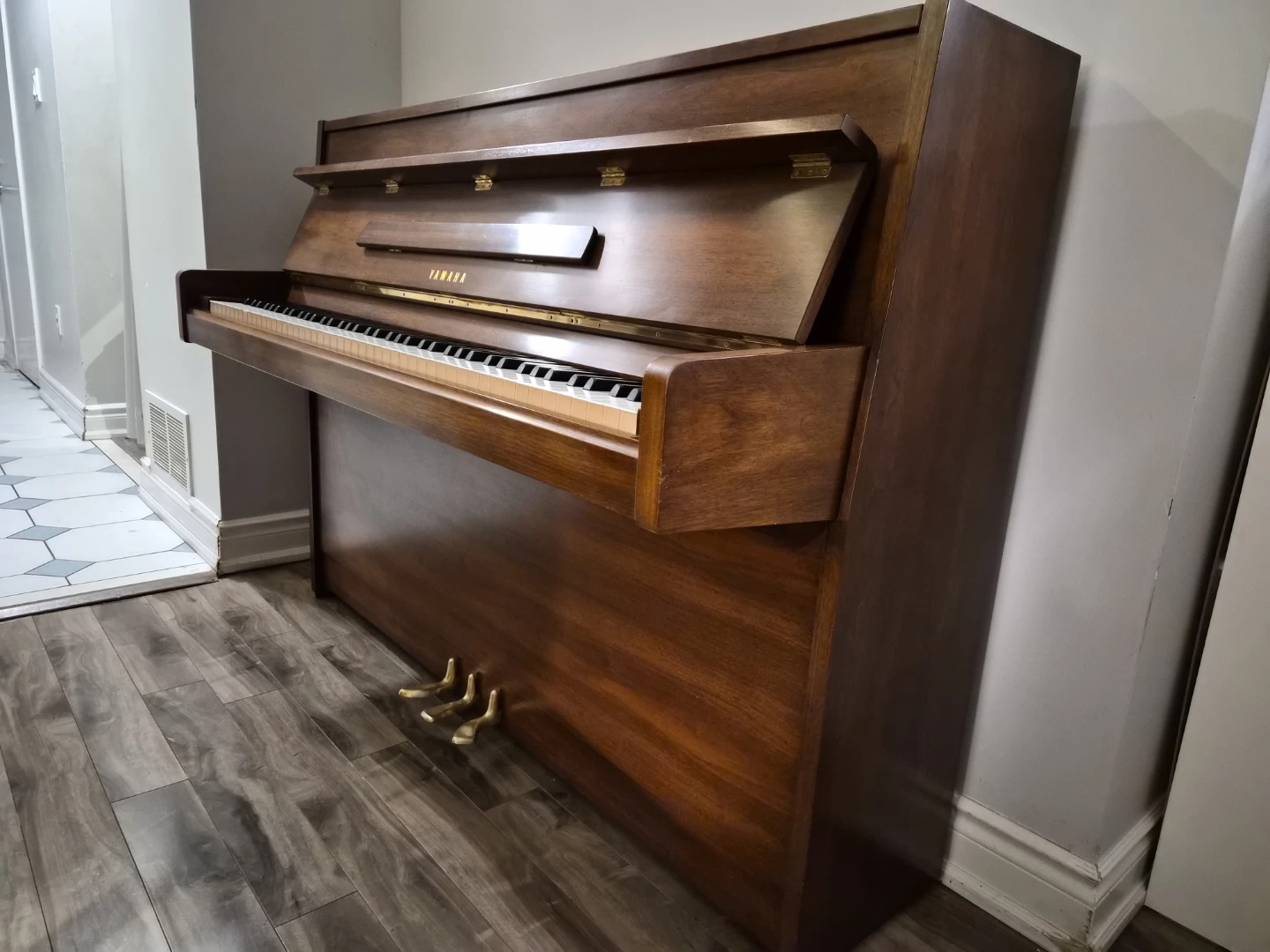 YAMAHA UPRIGHT PIANO - photo 2