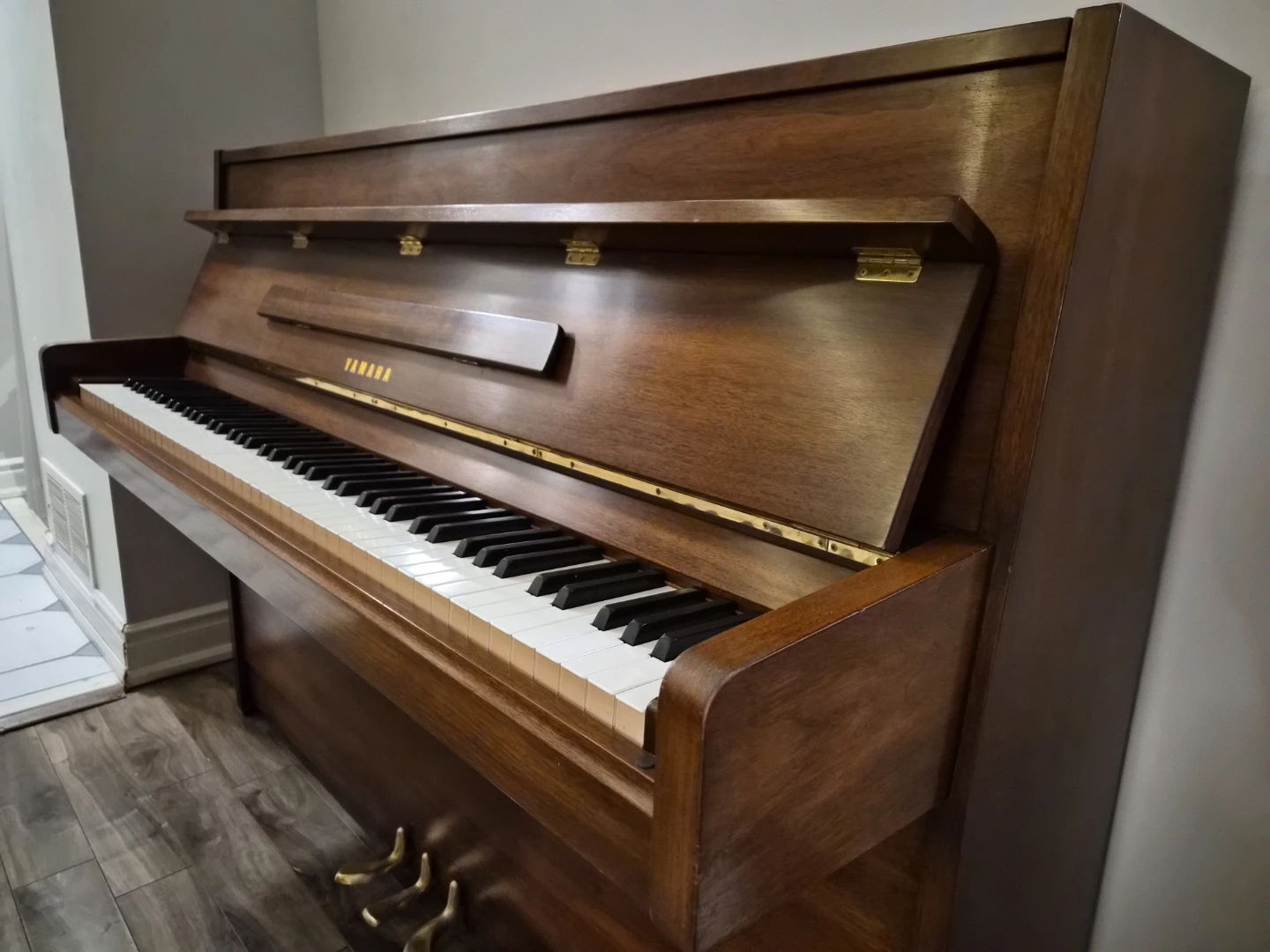YAMAHA UPRIGHT PIANO - photo 3