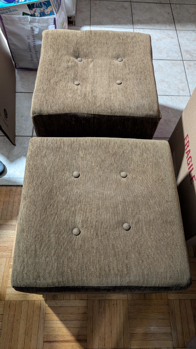 Set of 2 Brown Tufted Ottomans - photo 2