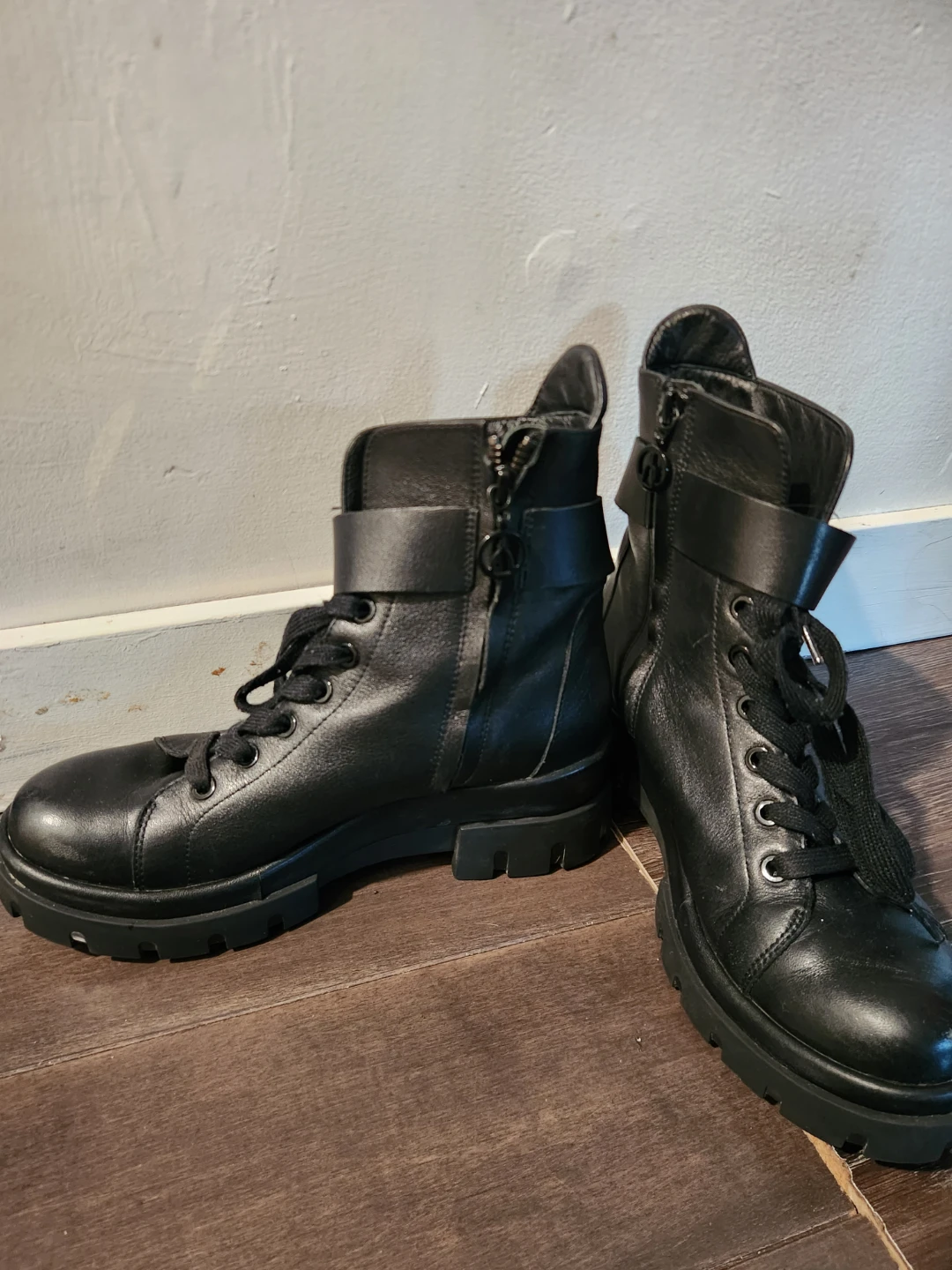 Wishbone Black Leather Lace-Up Boots - photo 3
